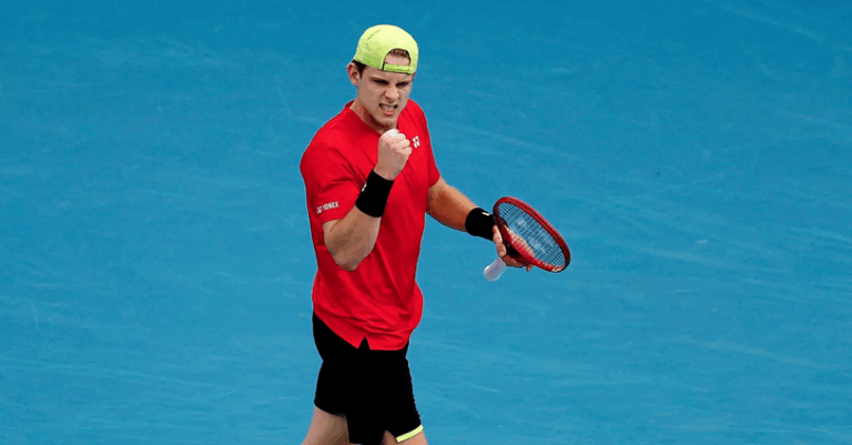 Bergs joga muito, bate Mensik e aproxima Bélgica das ‘meias’ da United Cup