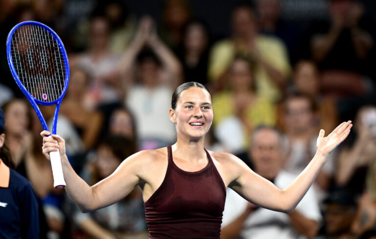 Kostyuk impressiona contra Andreeva e avança para as ‘meias’ em Brisbane