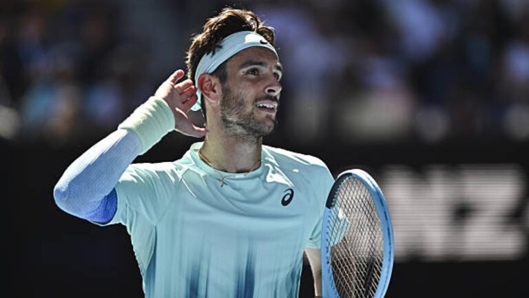 Musetti está preparado para defrontar Djokovic: «Não quero apenas jogar este encontro, quero vencê-lo»