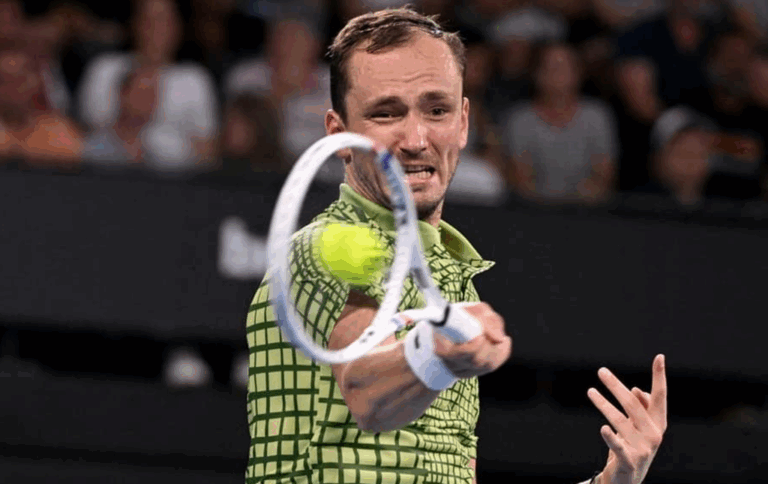 Medvedev mantém bandeira da Rússia: «Nunca pensei em mudar de nacionalidade»