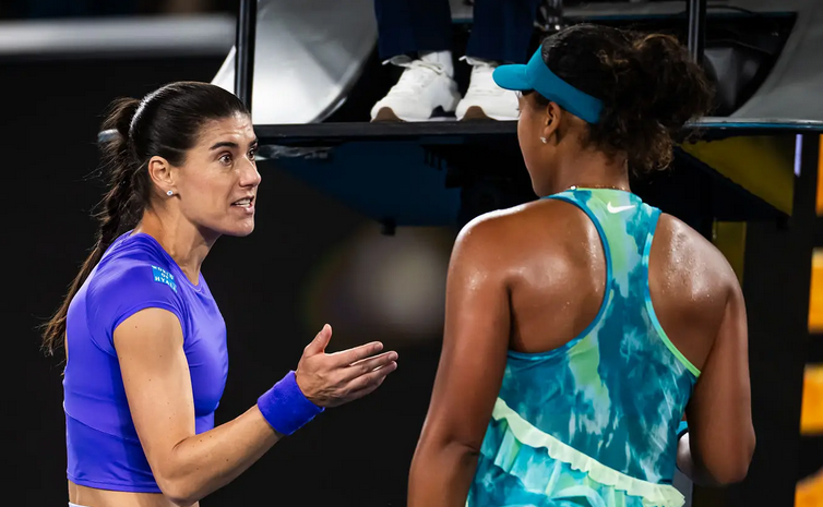 Cumprimento gelado e palavras a mais: Osaka pede desculpa após polémica com Cirstea