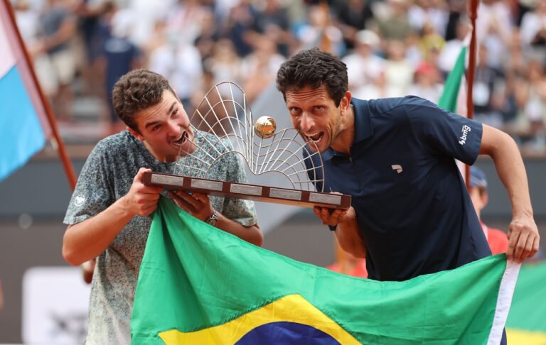 É do Brasil! João Fonseca e Marcelo Melo fecham com chave de ouro e conquistam o Rio Open