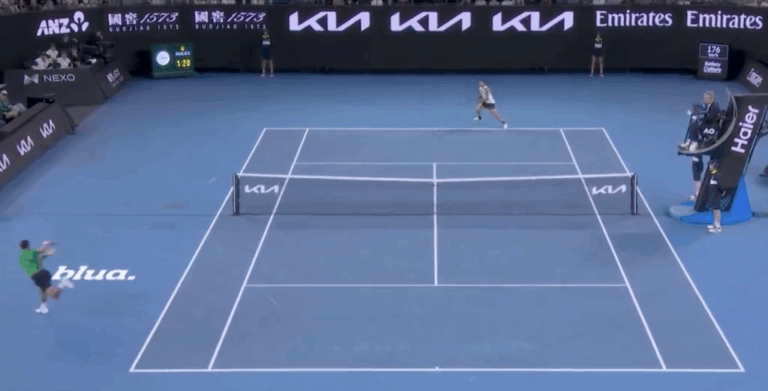 [VÍDEO] O ponto inacreditável entre Alcaraz e Djokovic que levou o público à loucura