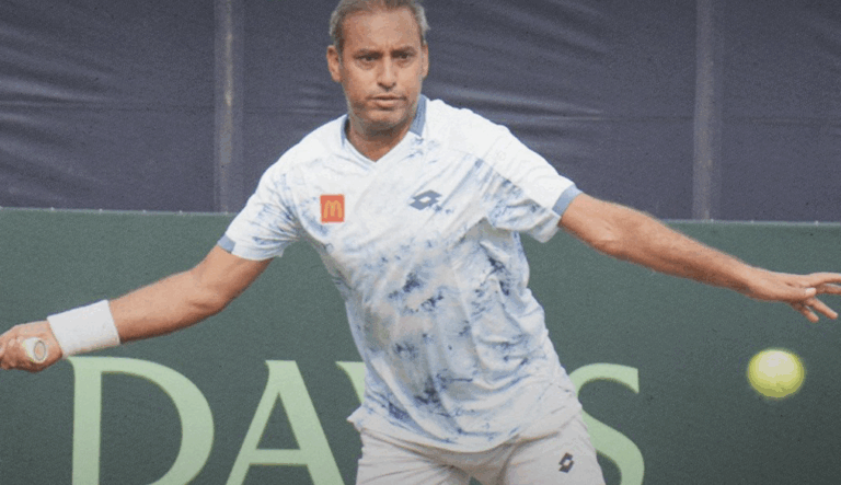 Paquistanês de 46 anos faz história com triunfo na Taça Davis