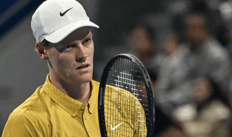 Sinner e Medvedev arrasam rumo à segunda ronda em Doha