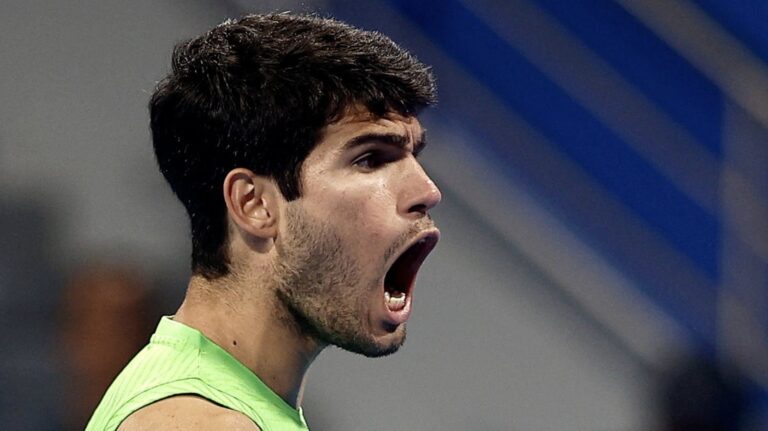 Alcaraz vira encontro fantástico rumo às ‘meias’ em Doha e continua invicto em 2026