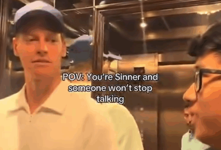 [VÍDEO] O momento surreal de Sinner com um adepto no elevador