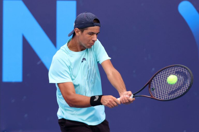 Tiago Pereira brilha rumo às meias-finais em Vale do Lobo