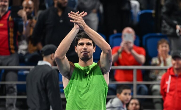 Alcaraz escapa a terceiro set e segue firme para os ‘quartos’ em Doha