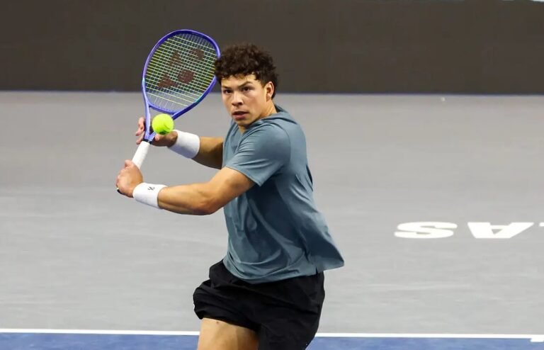 Shelton e Shapovalov celebram reviravolta e defrontam-se nas ‘meias’ em Dallas