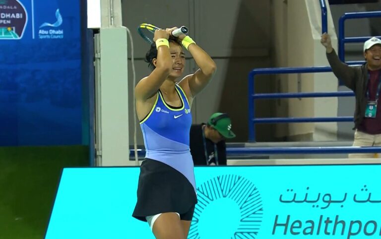 INCRÍVEL. Eala vira de 0-4 abaixo no terceiro set e leva público à loucura em Abu Dhabi