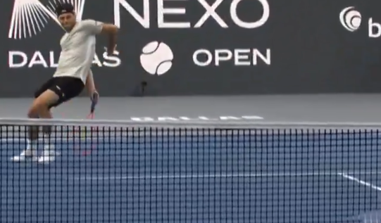 [VÍDEO] Fritz faz um dos pontos do ano em Dallas