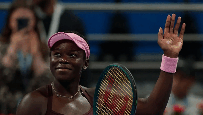 Mboko acaba com a invencibilidade de Rybakina e pode entrar no top 10