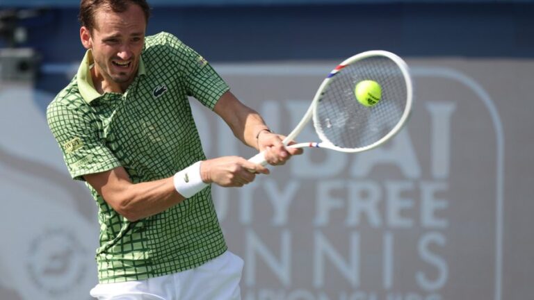 Medvedev é campeão no Dubai sem jogar a final e repete um título pela primeira vez