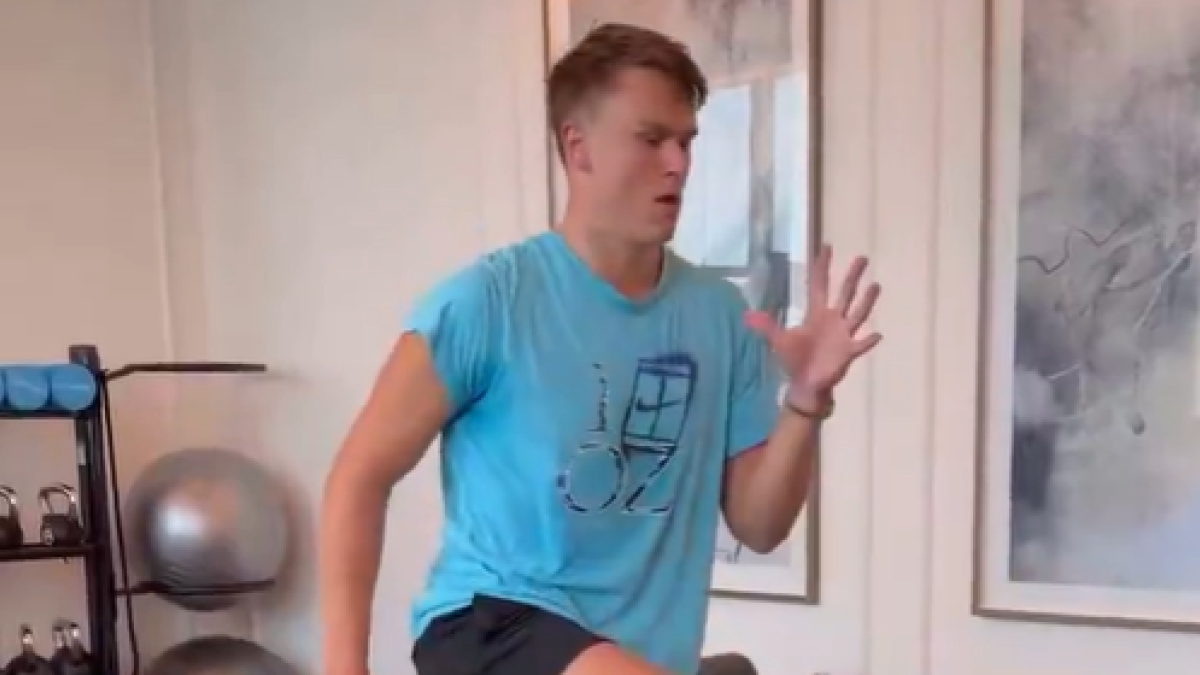 [VÍDEO] Rune continua a treinar apesar de não conseguir sair de Doha